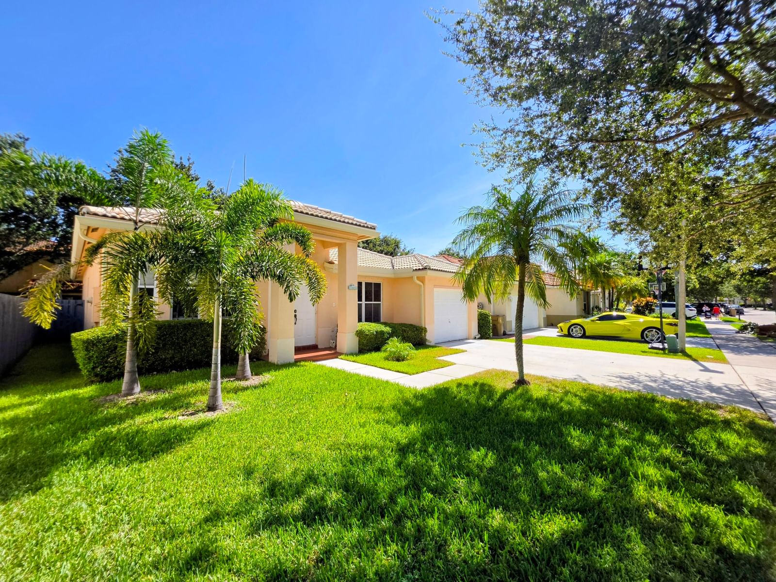 14013 N Cypress Cove Circle, Davie, FL 33325 photo 2