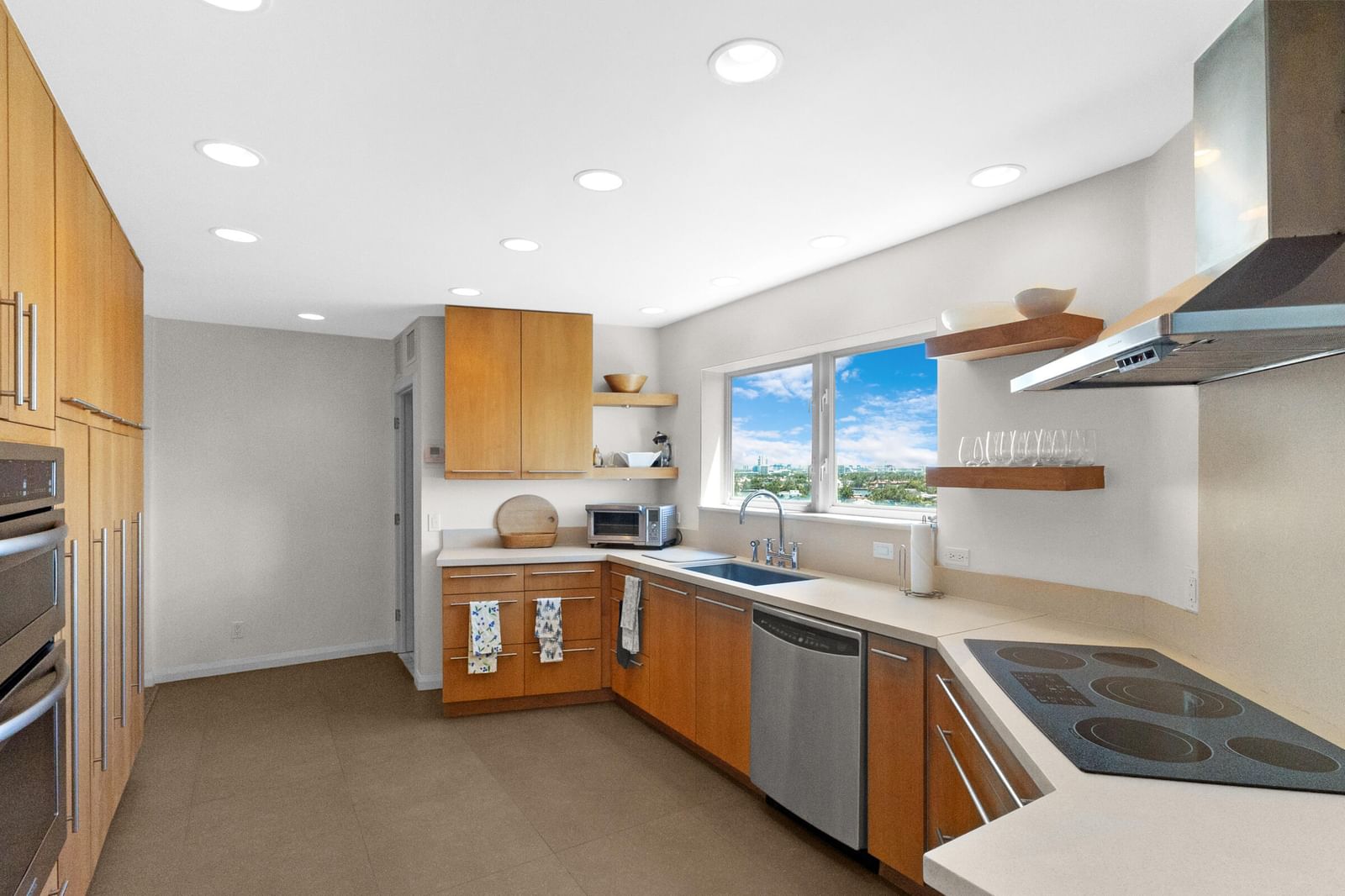 333 Sunset Drive #908, Fort Lauderdale, FL 33301 photo 2
