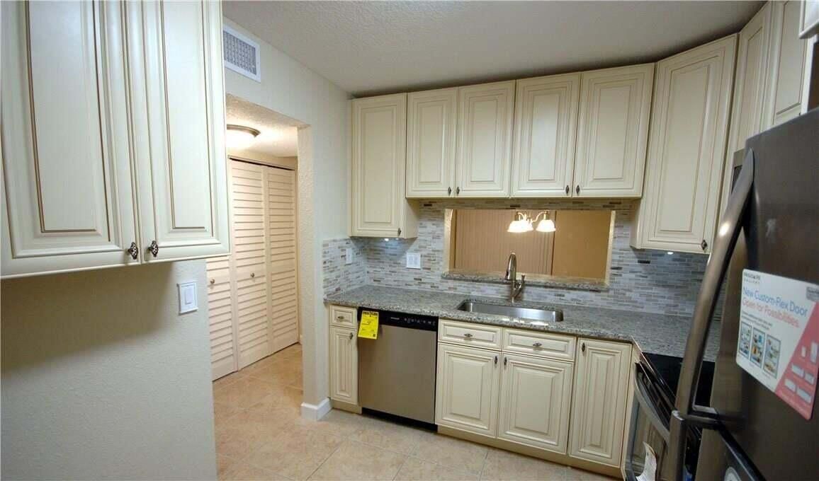 3071 Holiday Springs Boulevard #101-8, Margate, FL 33063 photo 3