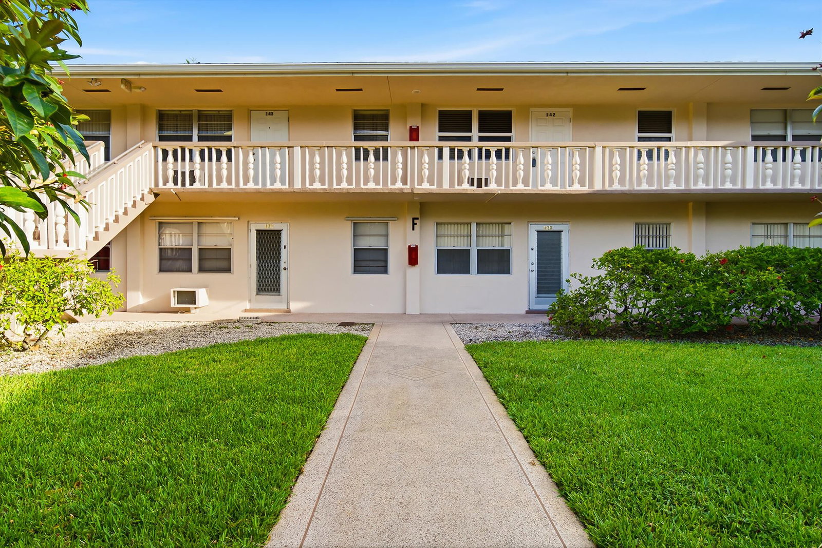 142 Norwich F, West Palm Beach, FL 33417 photo 3
