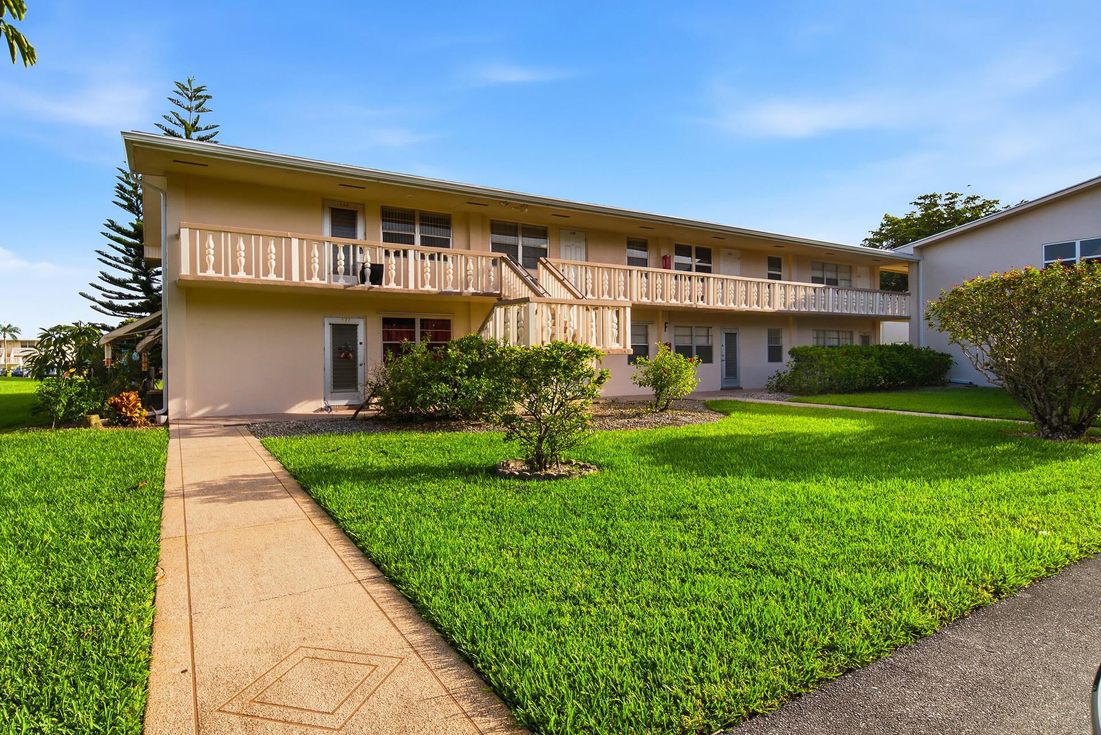 142 Norwich F, West Palm Beach, FL 33417 photo 4