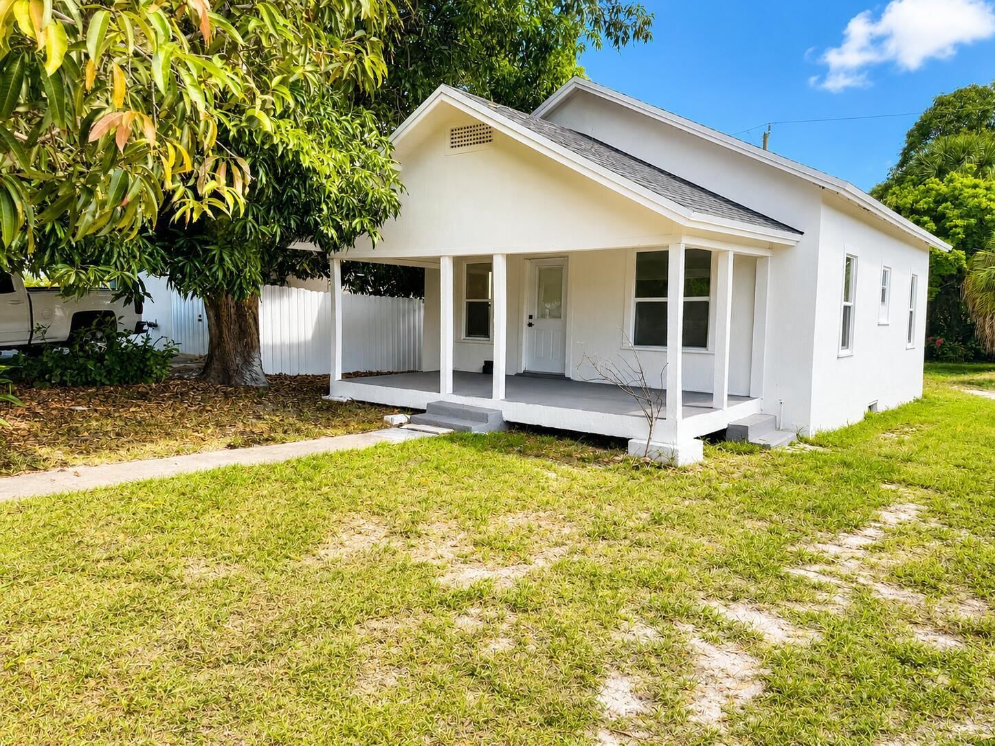 719 Tuscaloosa Street, West Palm Beach, FL 33405 photo 2