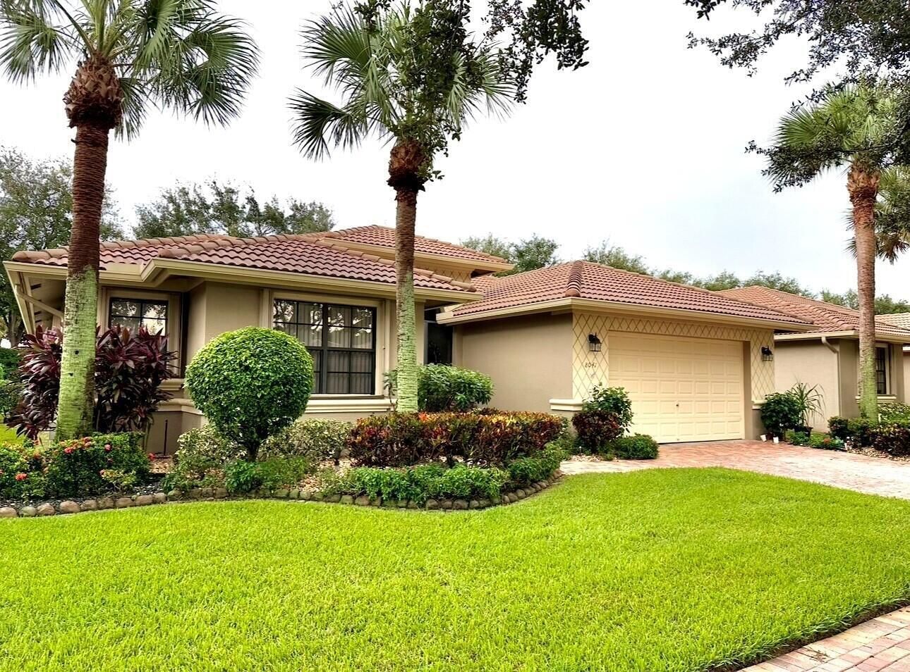 8041 E Via Grande, Boynton Beach, FL 33437 photo 2