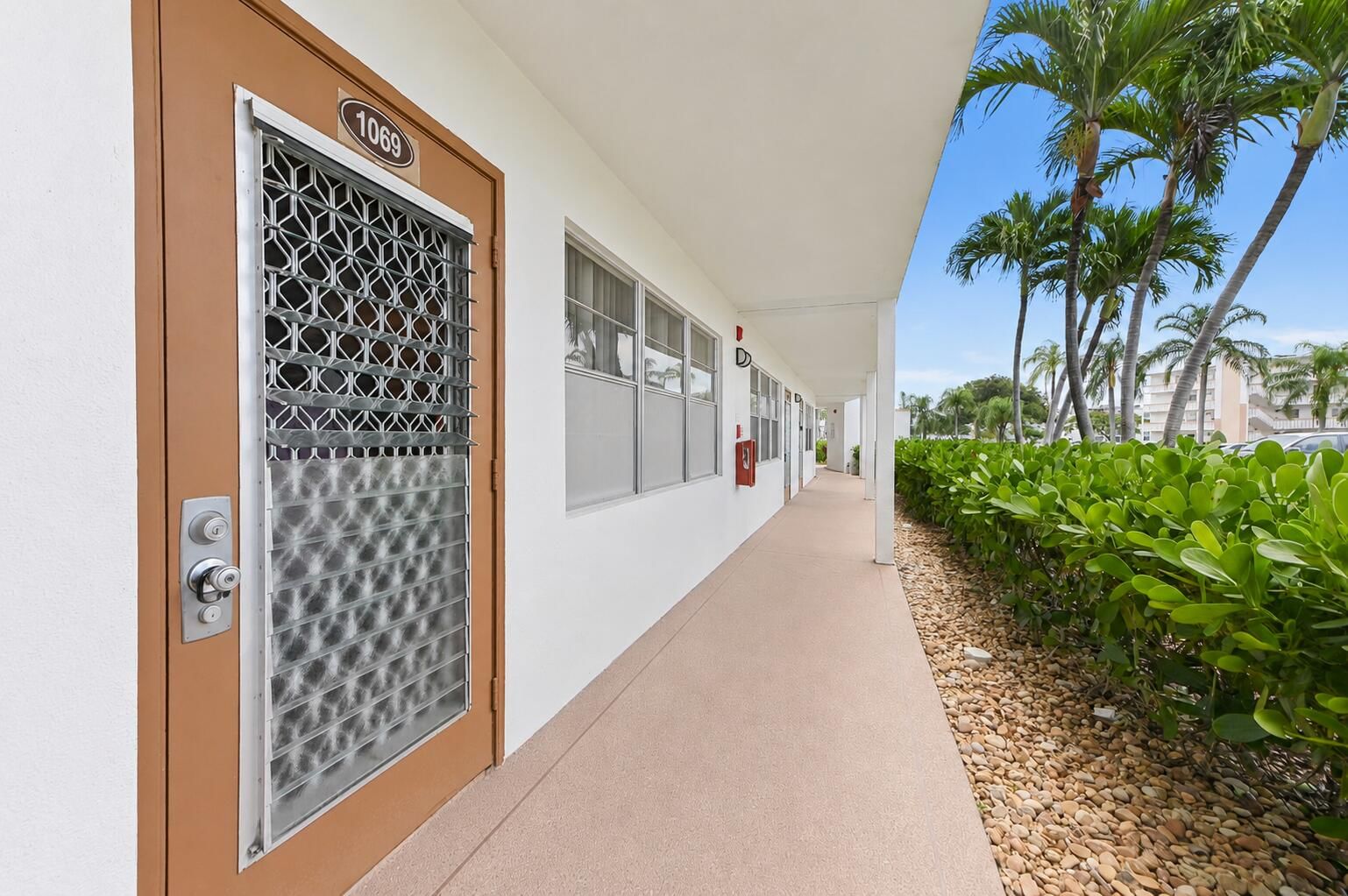 1069 Cornwall D, Boca Raton, FL 33434 photo 2