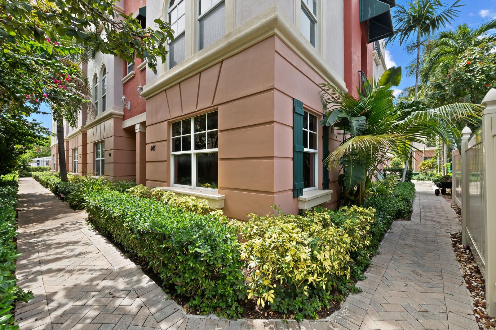 1033 NE 17th Way #905, Fort Lauderdale, FL 33304 photo 2
