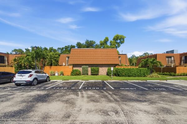 1438 Park Shore Circle #3, Fort Myers, FL 33901 photo 2