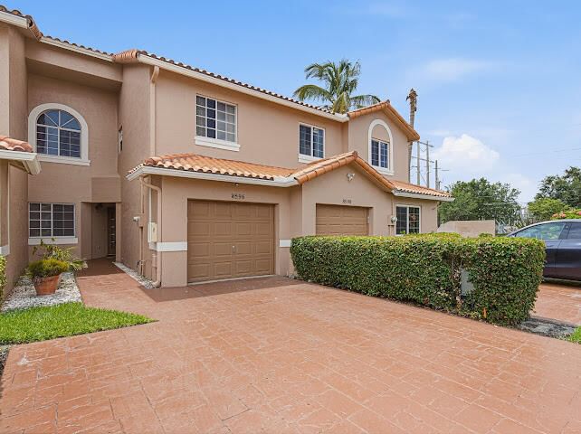 8596 Jade Drive, Tamarac, FL 33321 photo 2