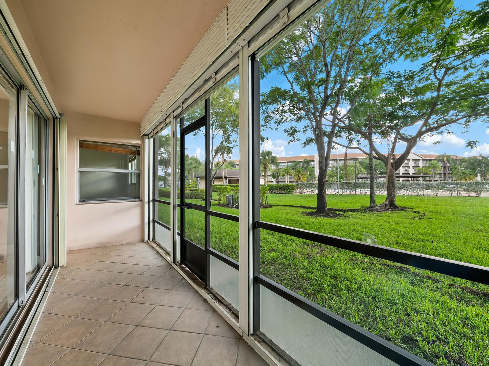 550 SW 137 Avenue #L114, Pembroke Pines, FL 33027 photo 5