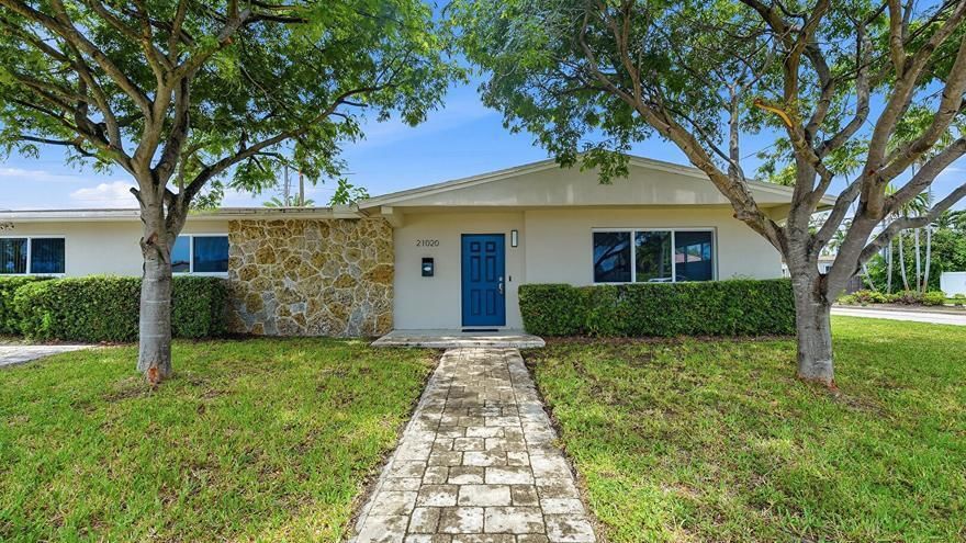 21020 Highland Lakes Boulevard, Miami, FL 33179 photo 2