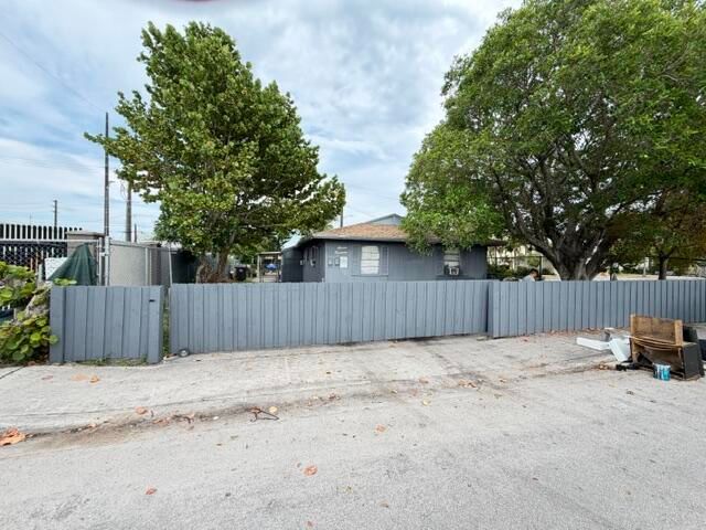 714 S H Street, Lake Worth Beach, FL 33460 photo 2