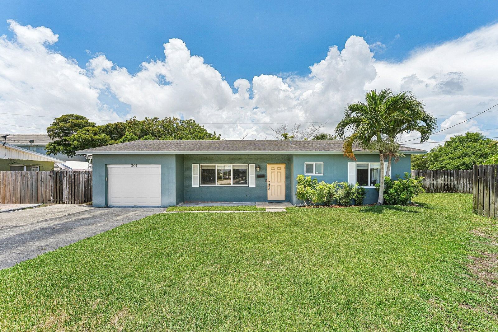 301 SE 3rd Street, Deerfield Beach, FL 33441 photo 2