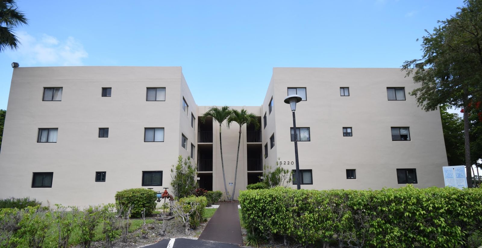 5220 Las Verdes Circle #220, Delray Beach, FL 33484 photo 3