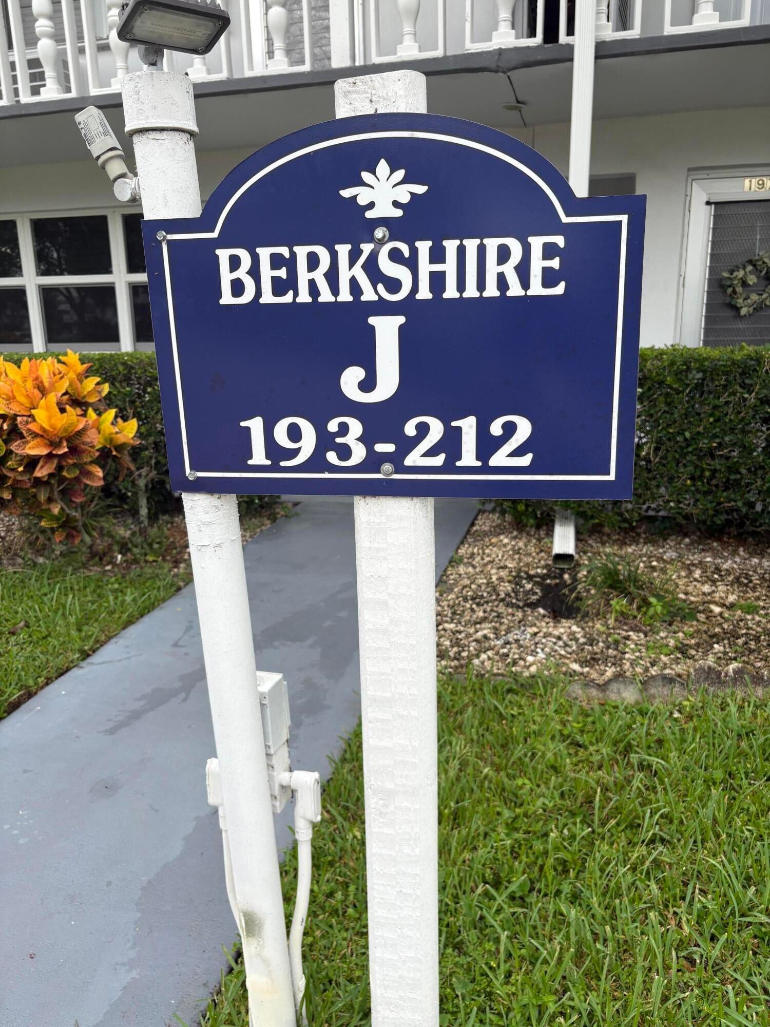 200 Berkshire J, West Palm Beach, FL 33417 photo 2