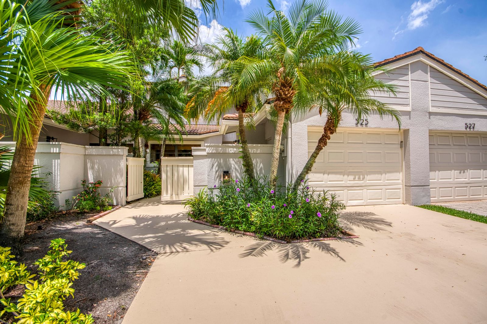525 Prestwick Circle, Palm Beach Gardens, FL 33418 photo 2