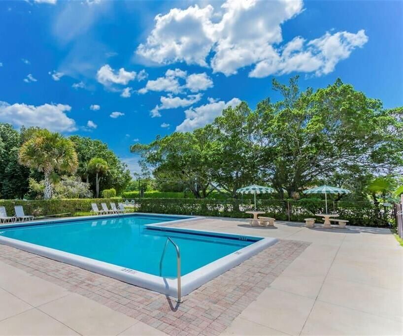 454 Lakeview Drive #1, Weston, FL 33326 photo 2
