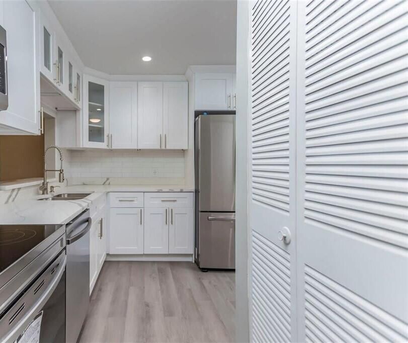 454 Lakeview Drive #1, Weston, FL 33326 photo 4