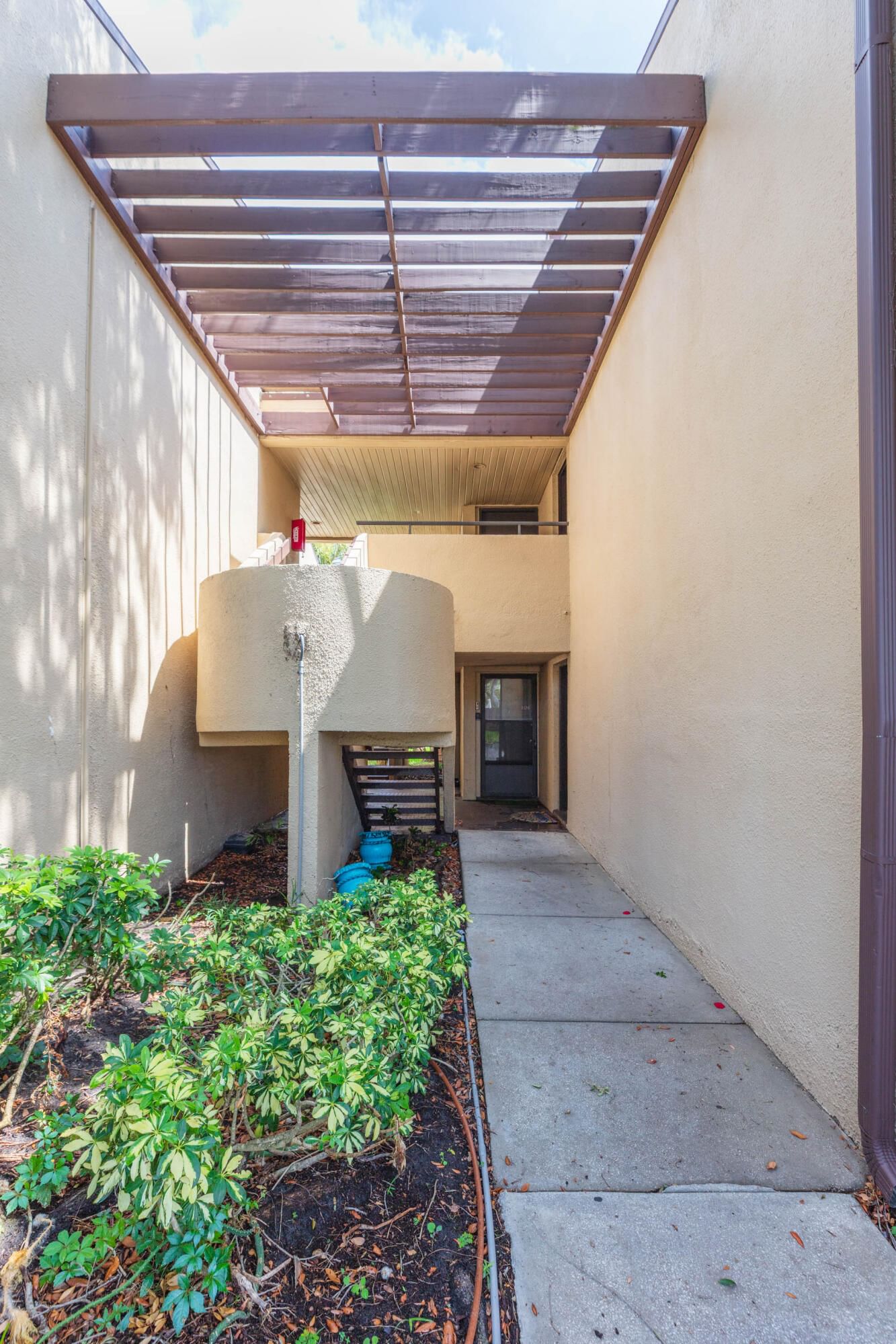 895 N Village Drive N #204, St Petersburg, FL 33716