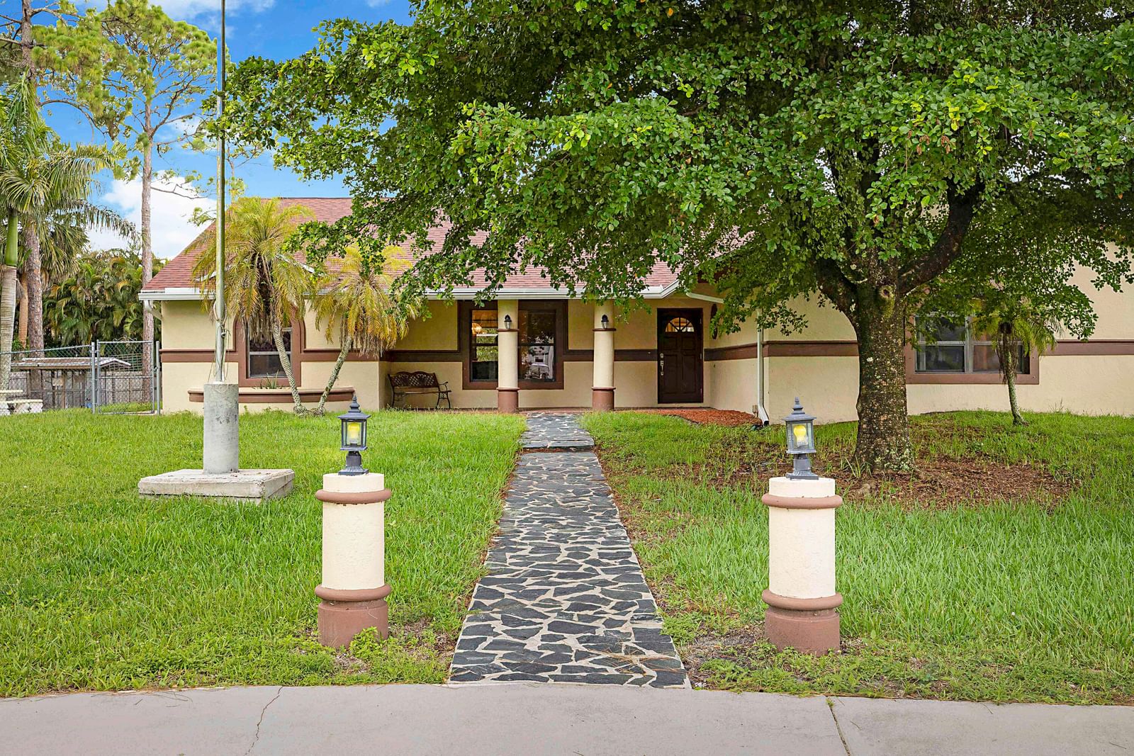 17298 66th Court N, The Acreage, FL 33470 photo 2