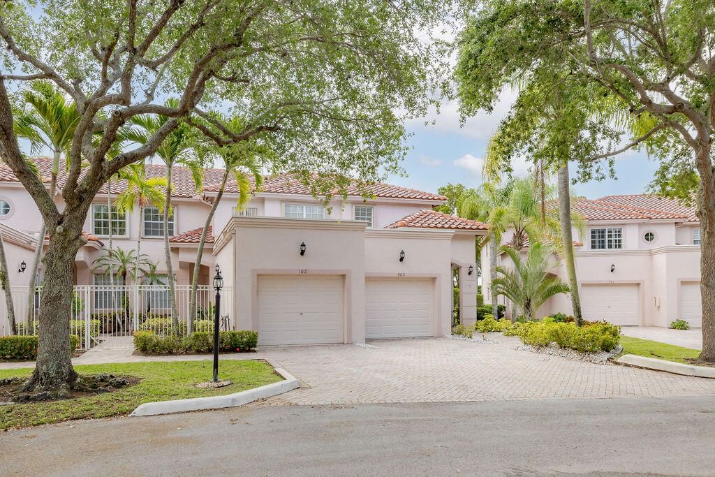 8050 Aberdeen Drive #202, Boynton Beach, FL 33472 photo 2