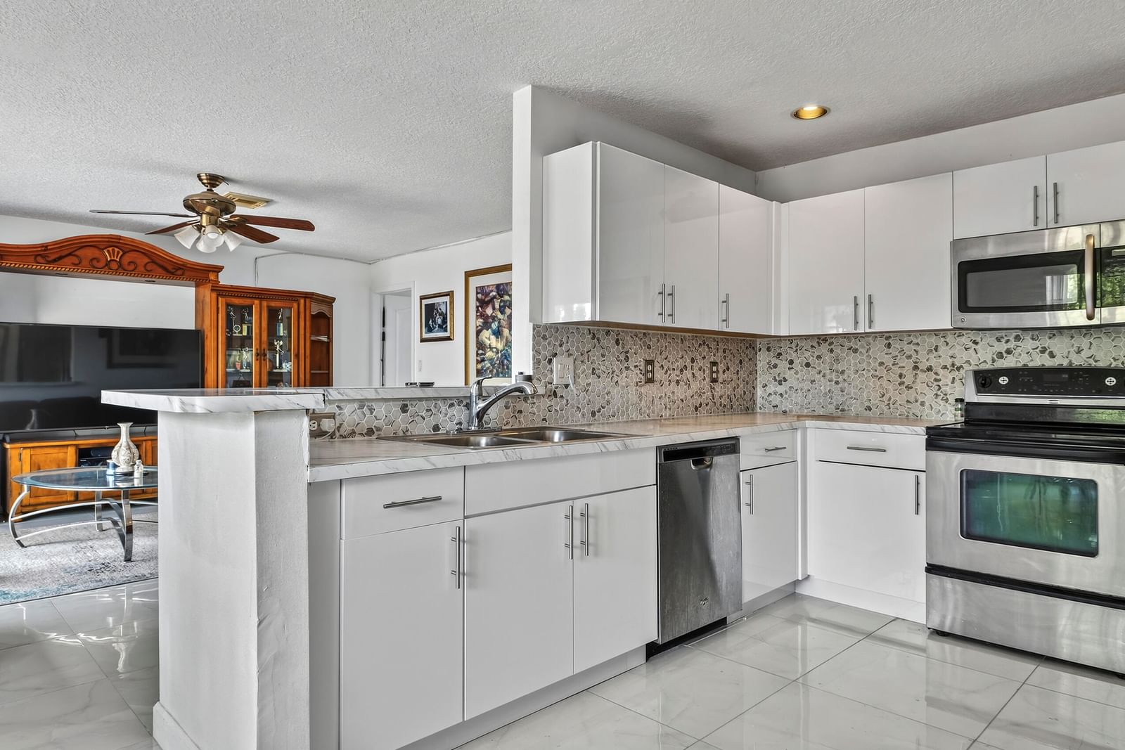 10334 SW 164th Place, Miami, FL 33196 photo 2