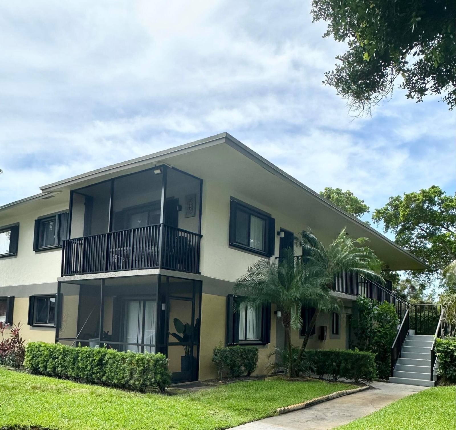 588 Trace Circle #211, Deerfield Beach, FL 33441 photo 2