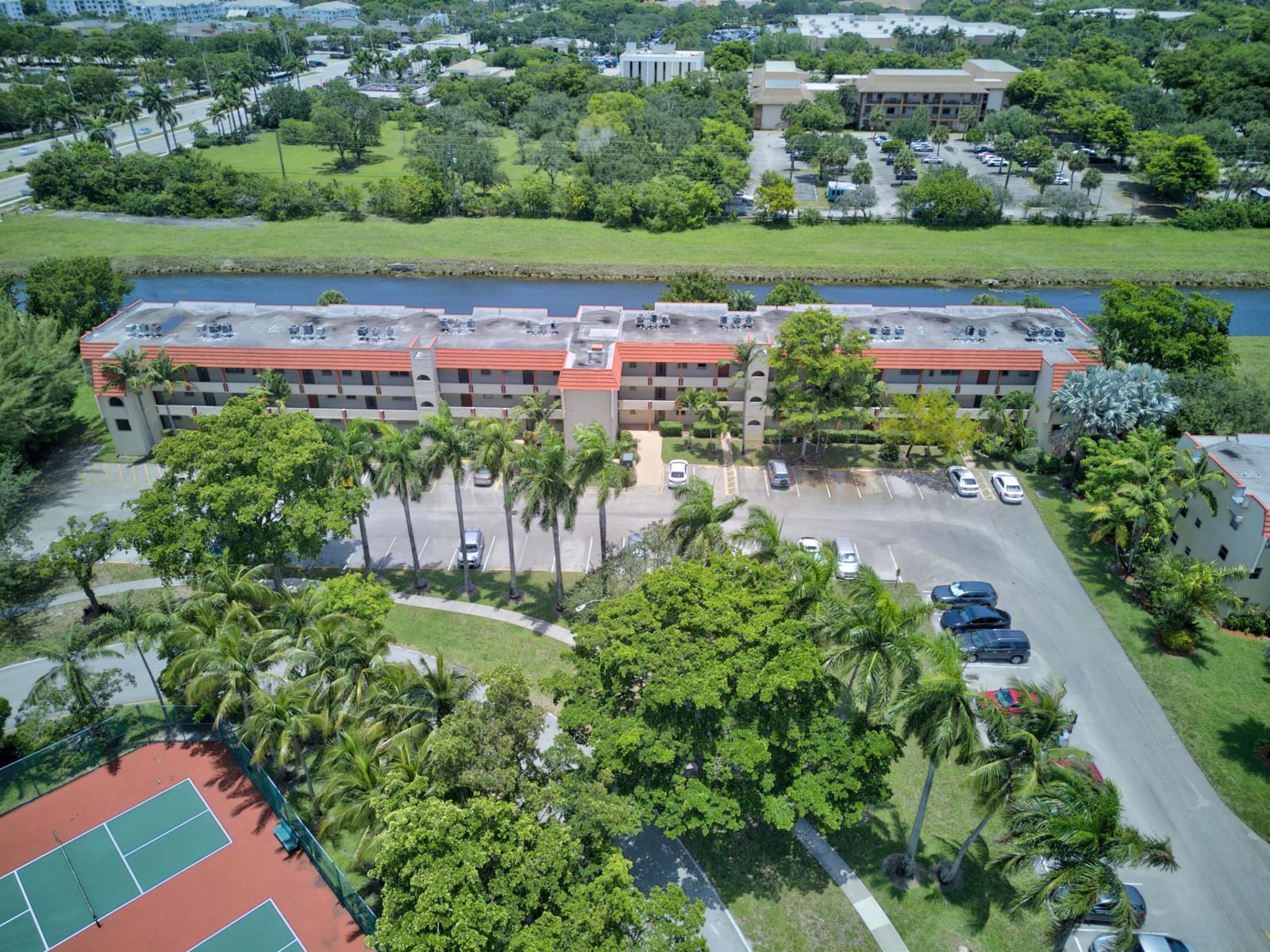 8101 N Sunrise Lakes Drive N #112, Sunrise, FL 33322 photo 2