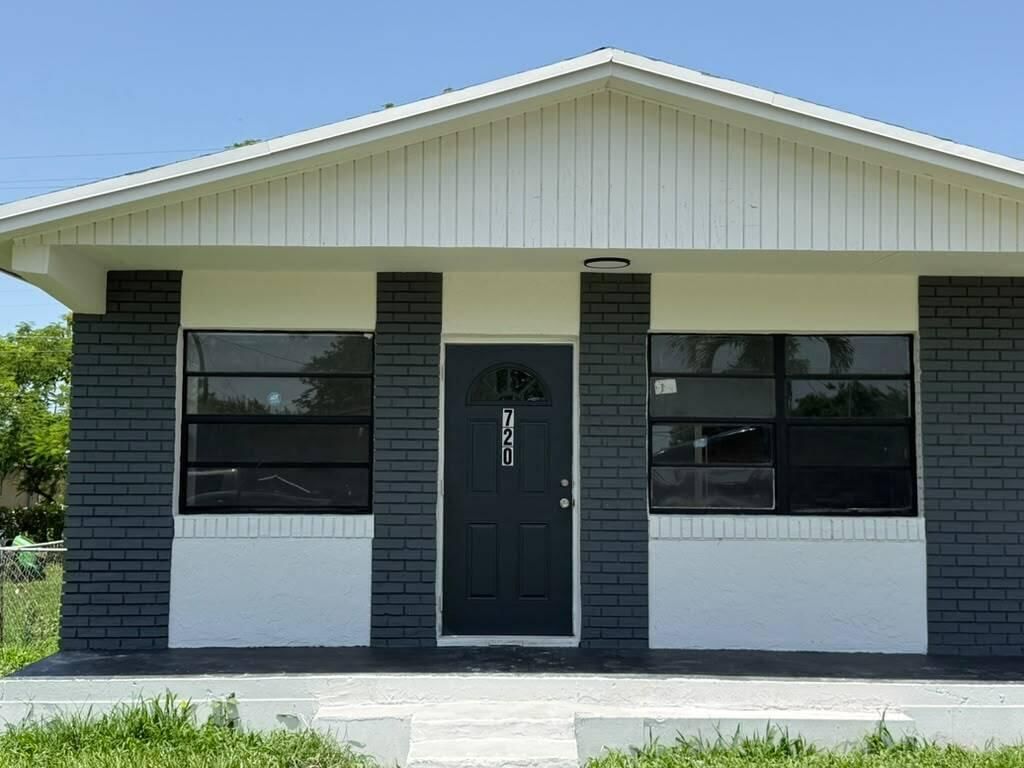 720 Rickey Jackson Boulevard, Pahokee, FL 33476 photo 2