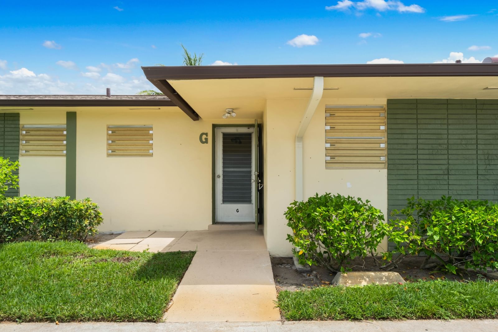 2915 Crosley Drive W #G, West Palm Beach, FL 33415 photo 2
