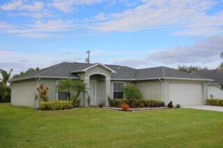 324 SW Kestor Drive, Port St Lucie, FL 34953 photo 2