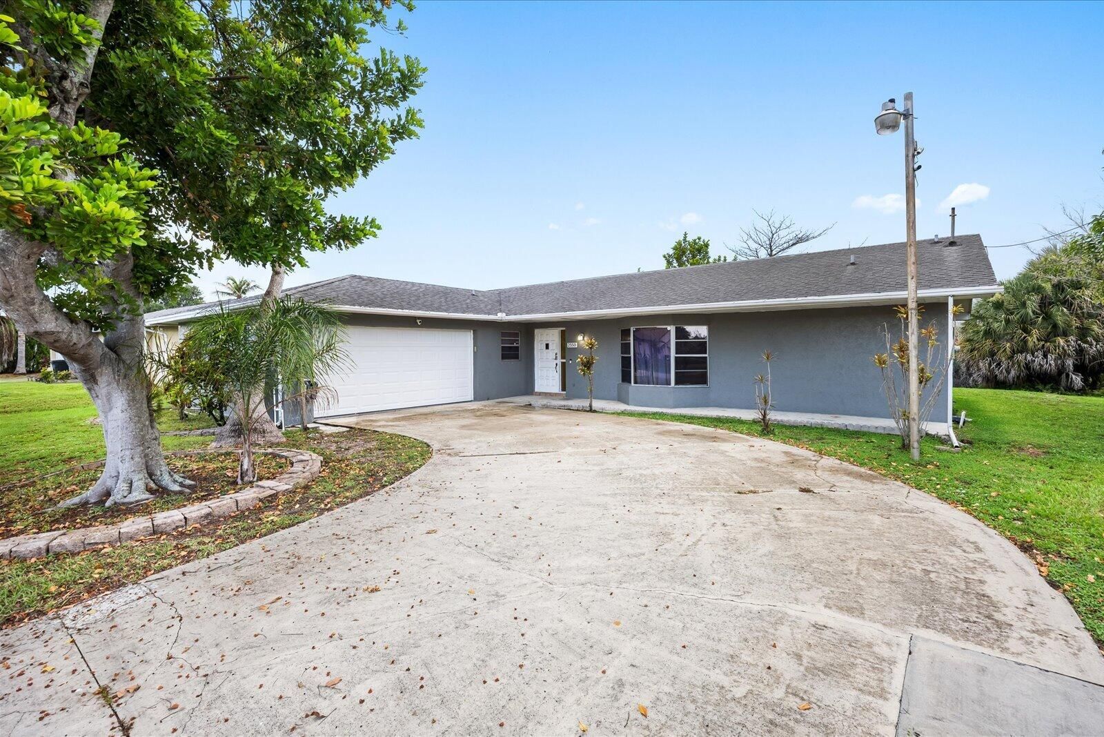 2550 SE Hemsing Street, Port St Lucie, FL 34984 photo 2
