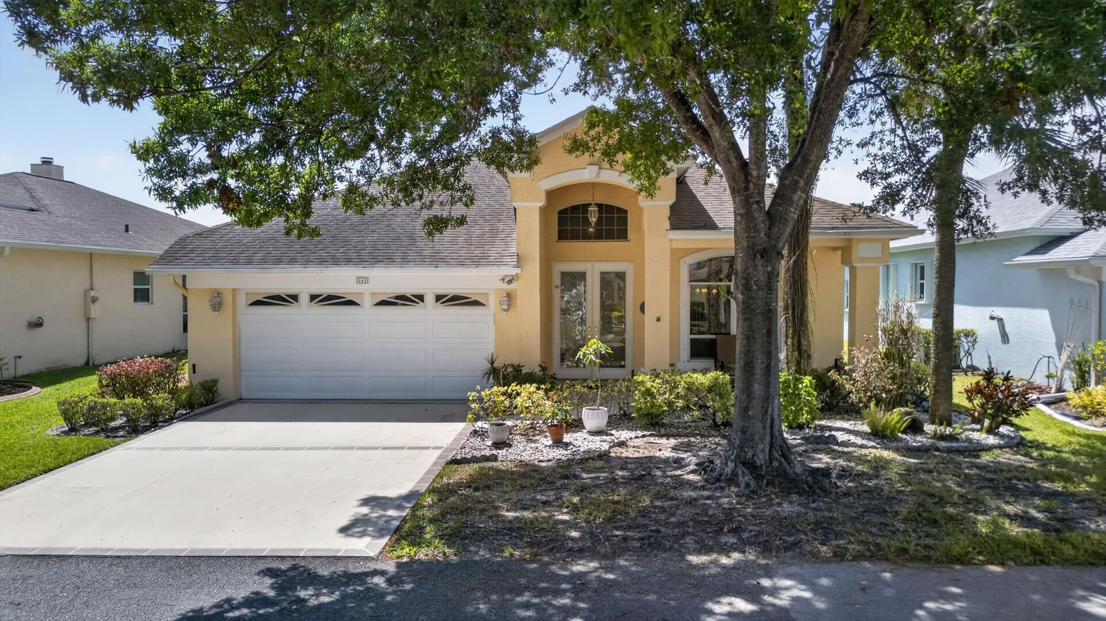 562 NW Lambrusco Drive, Port St Lucie, FL 34986 photo 2