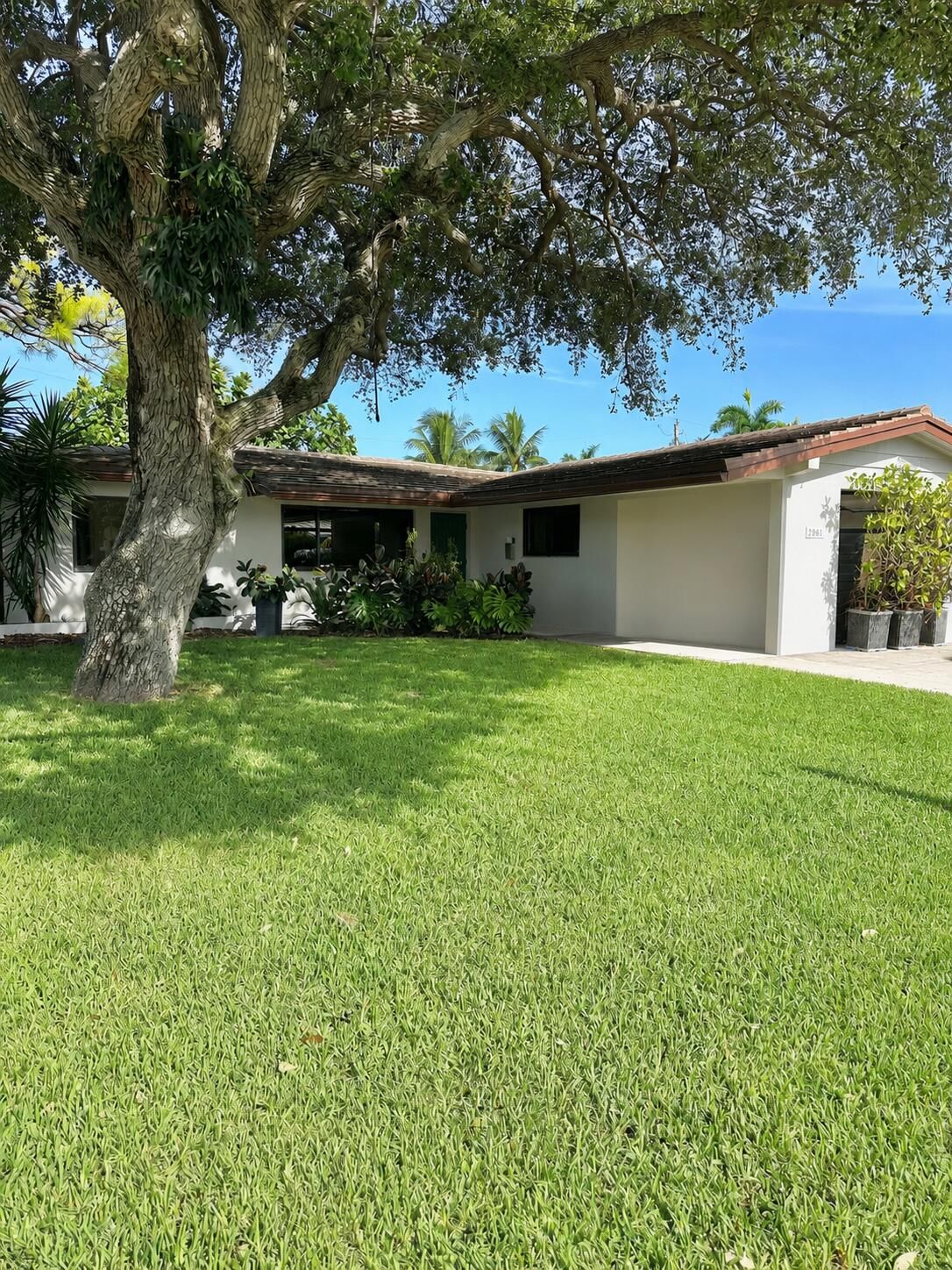 2001 N VICTORIA PARK Road, Fort Lauderdale, FL 33305 photo 2