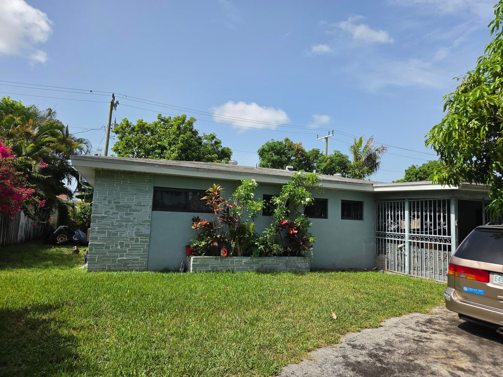 660 NE 181ST Street, Miami, FL 33162 photo 2
