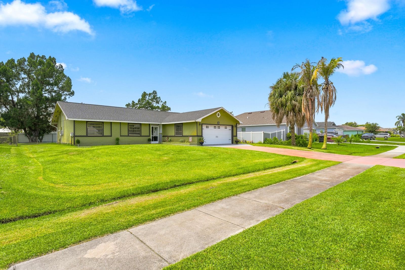 450 SE Thornhill Drive, Port St Lucie, FL 34984 photo 2