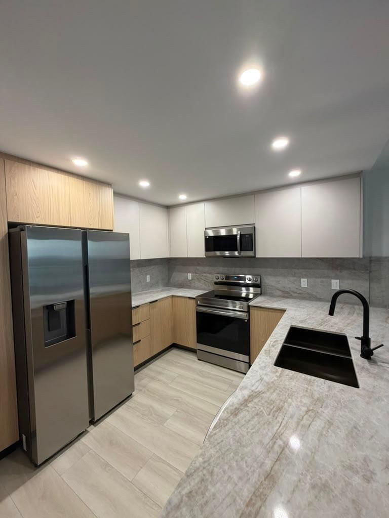 427 Golden Isles Drive #12d, Hallandale Beach, FL 33009 photo 2