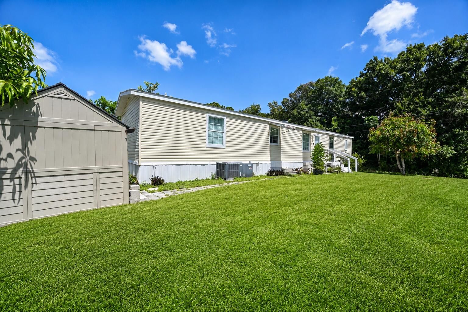 8137 SW WILDWOOD Drive, Stuart, FL 34997 photo 2