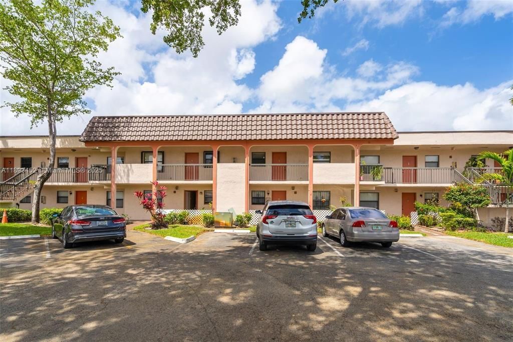 870 NE 207TH Terrace #204-9, Miami, FL 33179