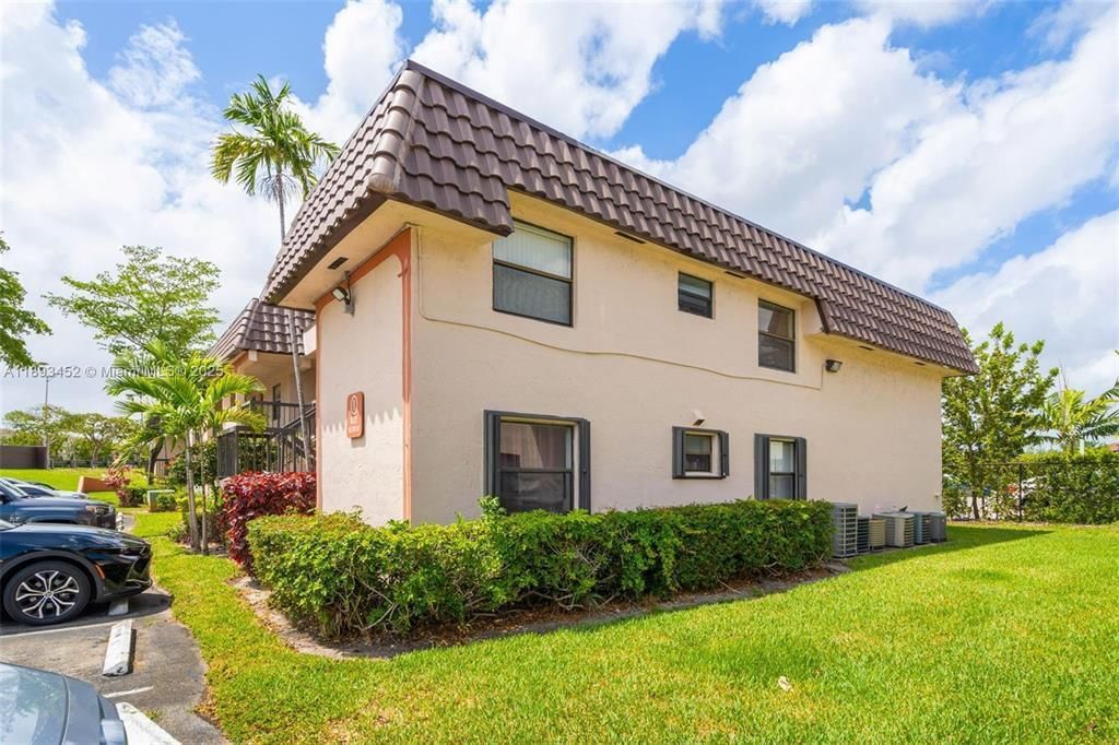 870 NE 207TH Terrace #204-9, Miami, FL 33179 photo 4