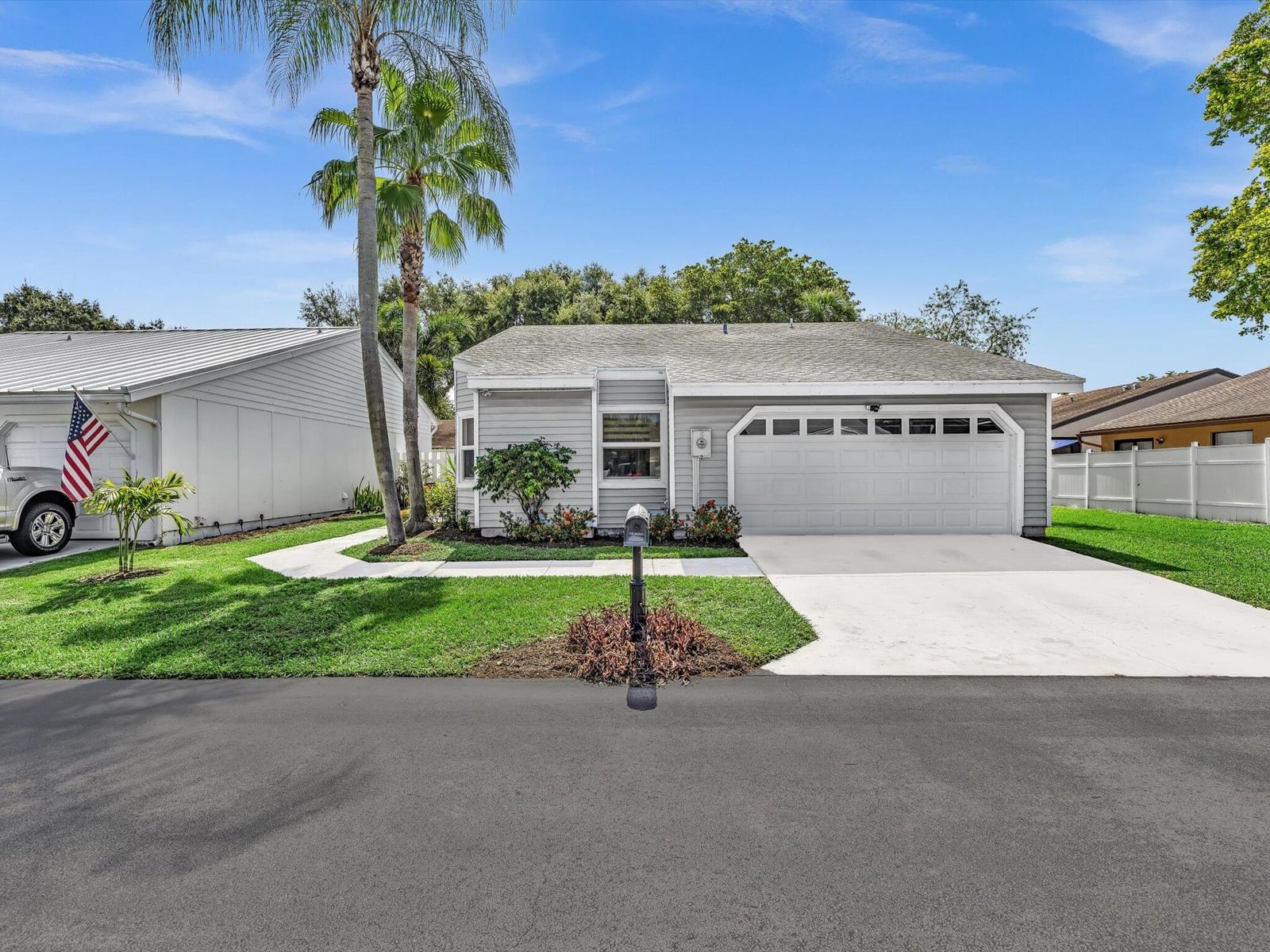 8 Hawthorne Lane, Boynton Beach, FL 33426 photo 2