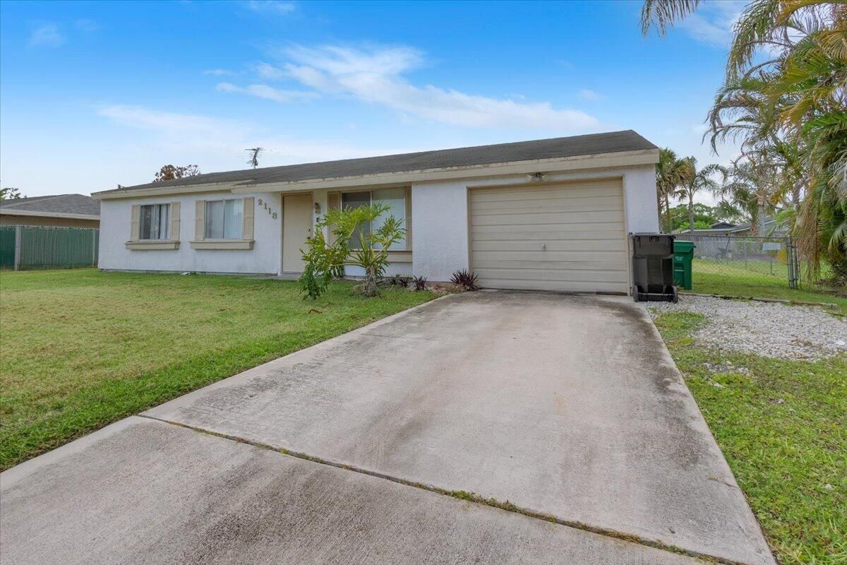 2118 SW Airoso Boulevard, Port St Lucie, FL 34984 photo 2