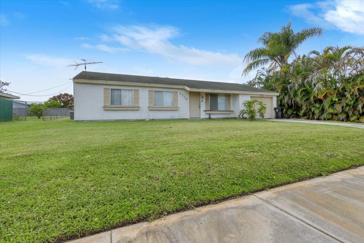 2118 SW Airoso Boulevard, Port St Lucie, FL 34984 photo 3