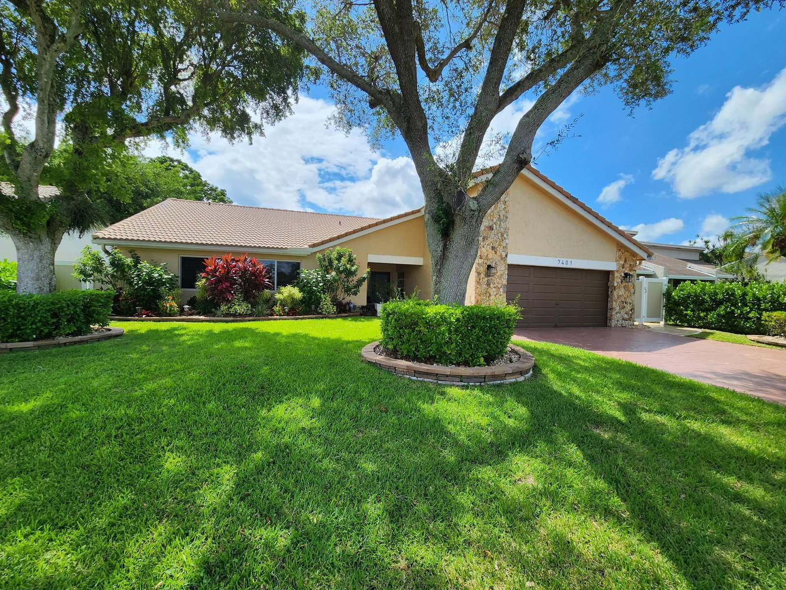7401 CORKWOOD Terrace, Tamarac, FL 33321 photo 2