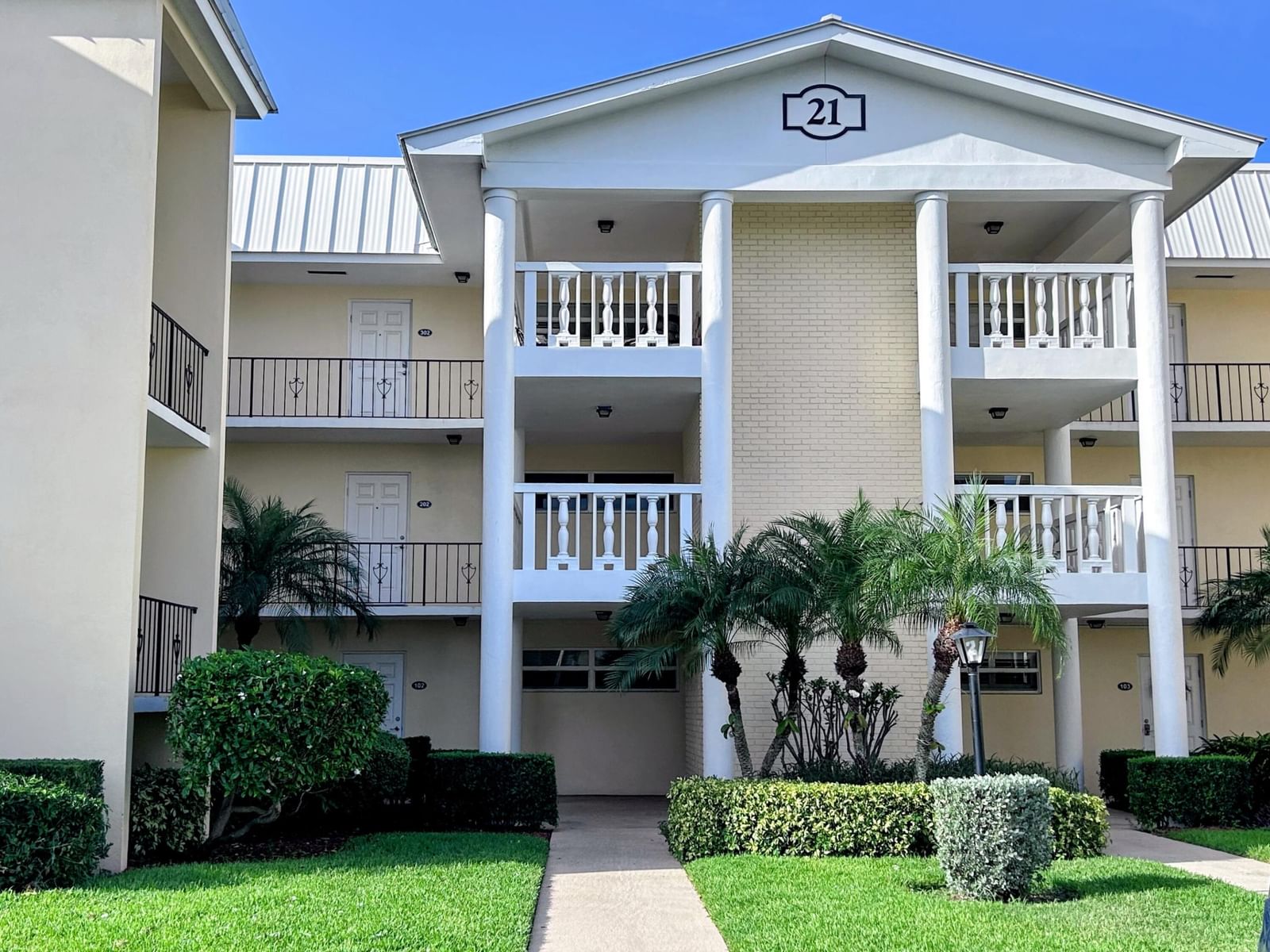 21 Colonial Club Drive #202, Boynton Beach, FL 33435 photo 3
