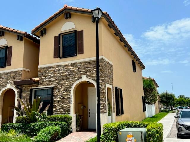 9207 W 33rd Lane, Hialeah, FL 33018 photo 2