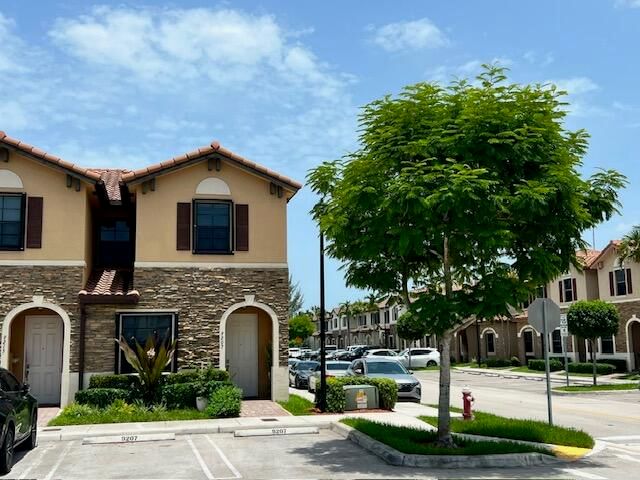 9207 W 33rd Lane, Hialeah, FL 33018 photo 3