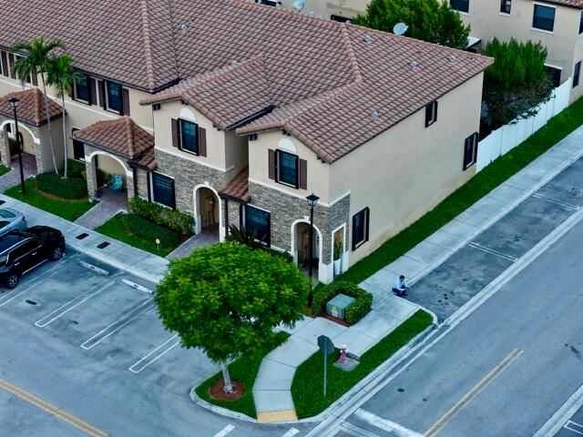 9207 W 33rd Lane, Hialeah, FL 33018 photo 4