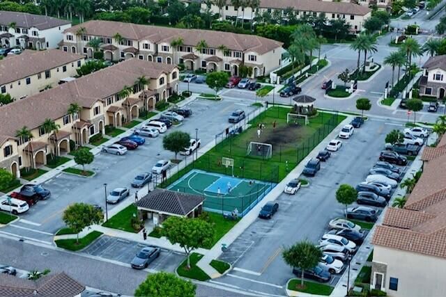 9207 W 33rd Lane, Hialeah, FL 33018 photo 5