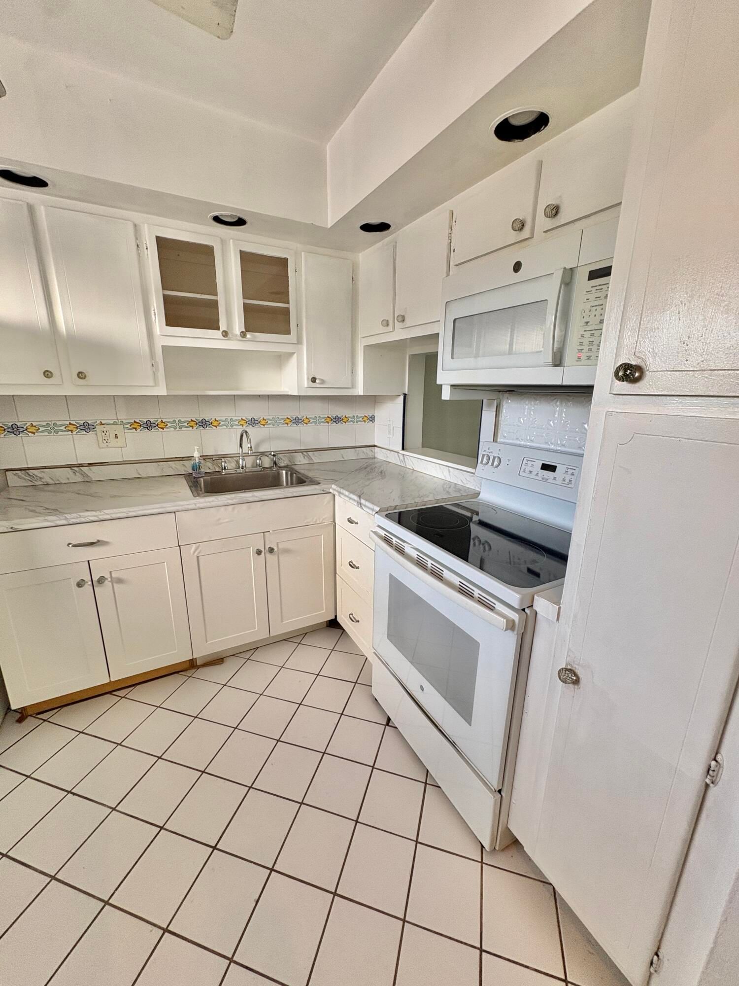 209 OXFORD 200, West Palm Beach, FL 33417 photo 4