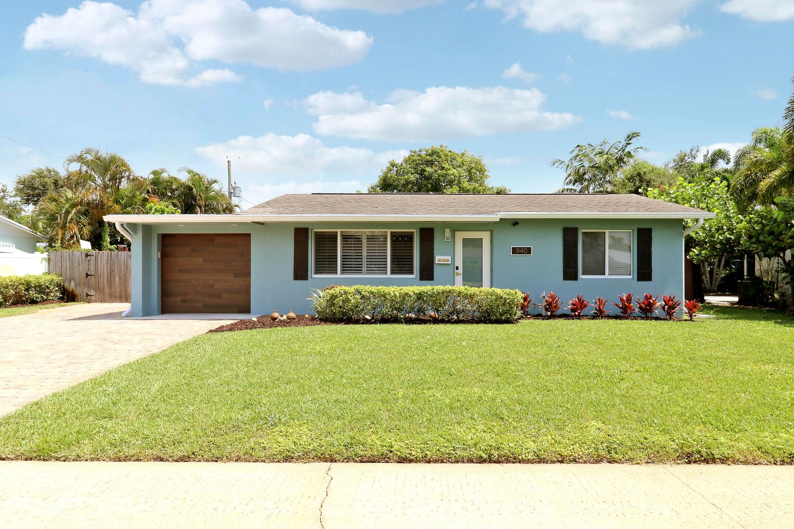 940 Dogwood Road, North Palm Beach, FL 33408 photo 2