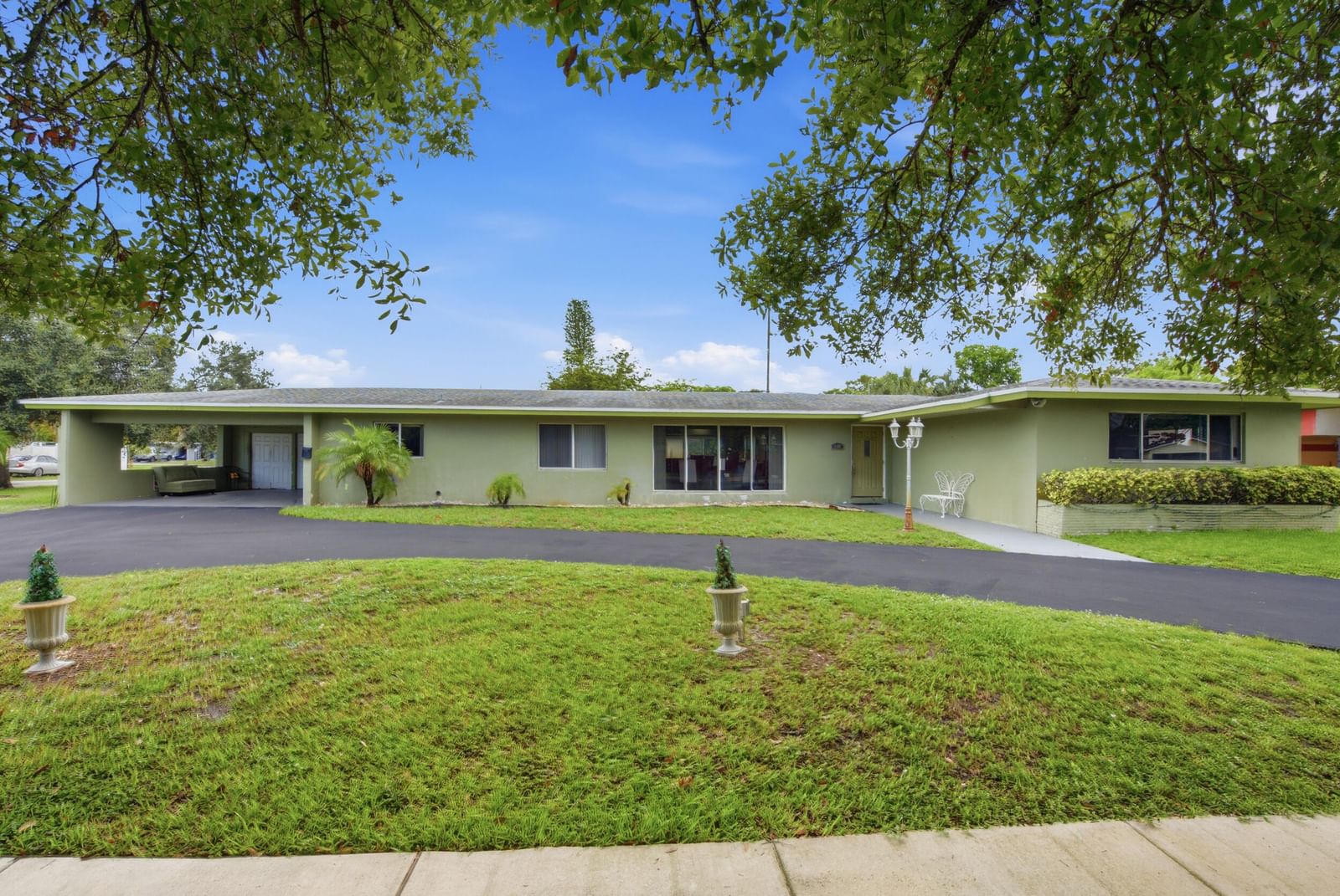 1000 WYOMING Avenue, Fort Lauderdale, FL 33312 photo 2